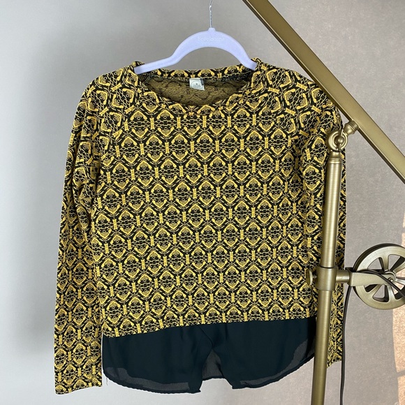 Sweater - Picture 1 of 1